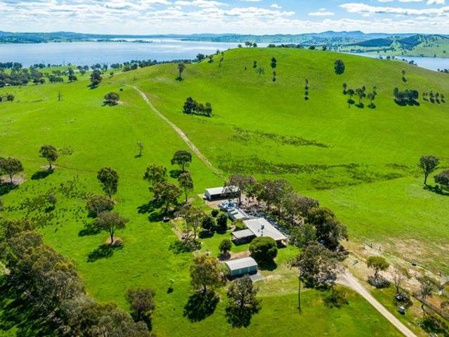MAGNIFICENT HUME WEIR FRONTAGE in TWO 2 LOTS