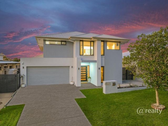 MAGNIFICENT LAKESIDE ENTERTAINER'S PARADISE OFFERING THE ULTIMATE IN LARGE FAMILY LIVING!