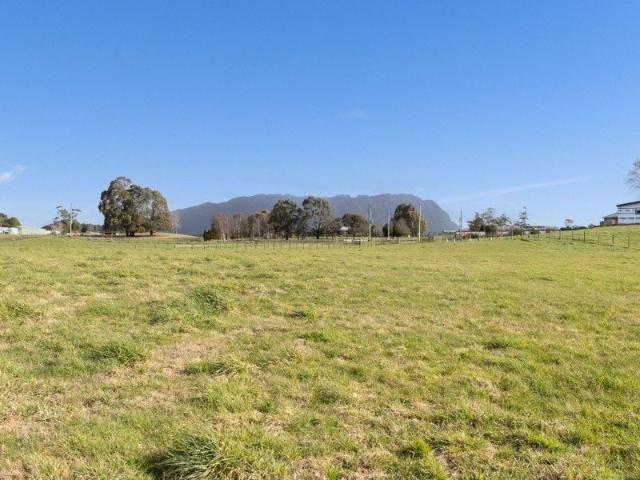 Magnificent Lifestyle Acreage with Stunning Mt Roland Views