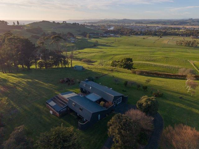 Magnificent lifestyle acreage property at iconic Table Cape