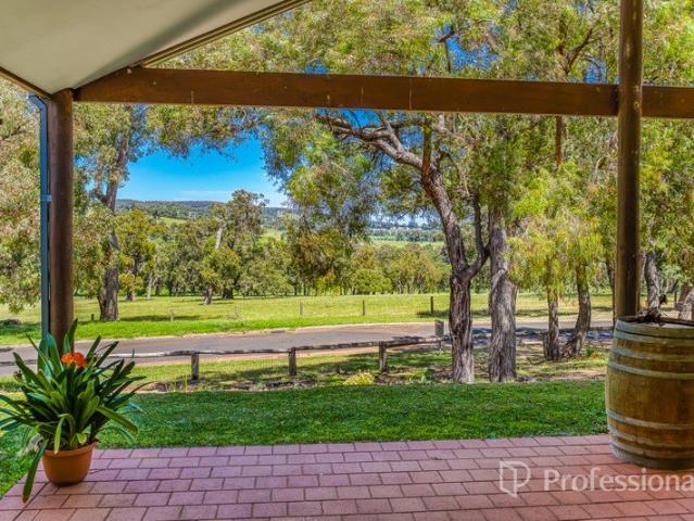 Magnificent Lifestyle Living with Stunning Rural Views