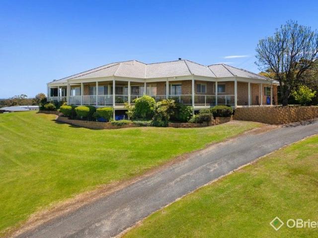 Magnificent Lifestyle Masterpiece in One of Bairnsdale's Finest Addresses