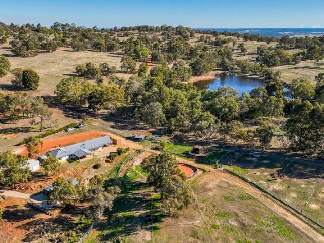 SET DATE SALE * 4pm 7th July Majestic Rural Masterpiece !