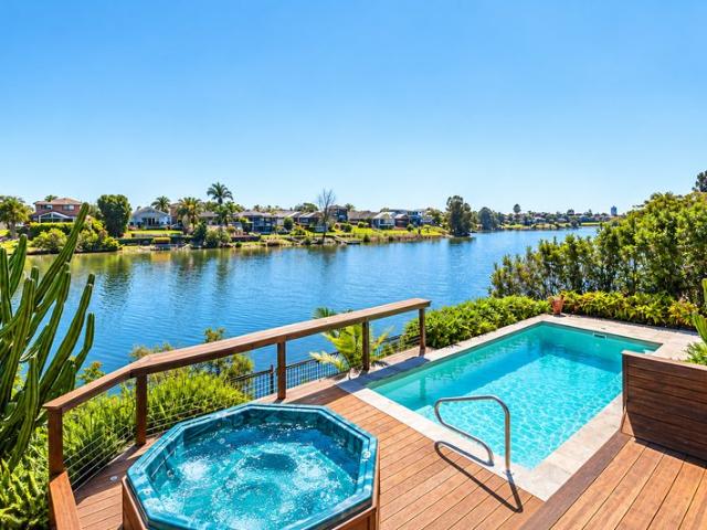 MAGNIFICENT NORTH TO WATER LIVING