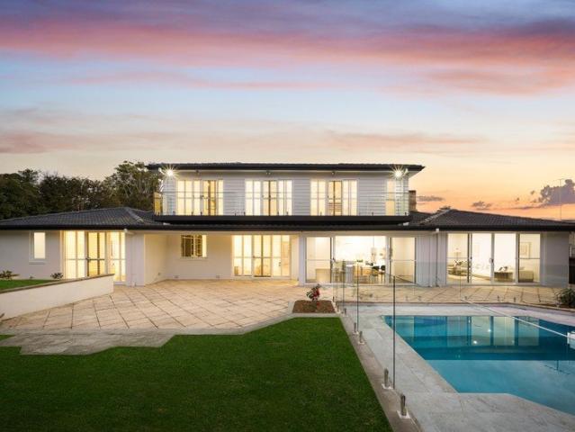 Magnificent north to rear family estate on 1,497sqm in a prestigious St Ives setting