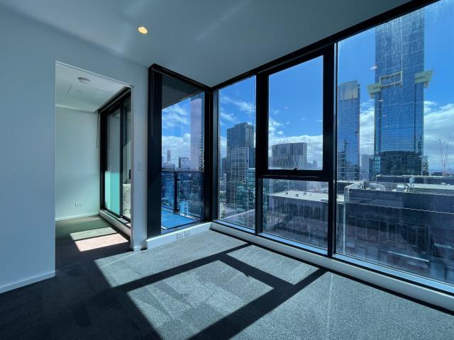 MAGNIFICENT ONE BEDROOM WITH STUDY NOOK AND BEAUTIFUL IN HEART OF SOUTHBANK!