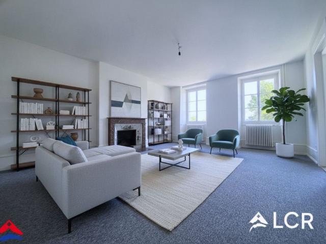 Magnificent renovated 4.5 room apartment Quiet 100m2 approx
