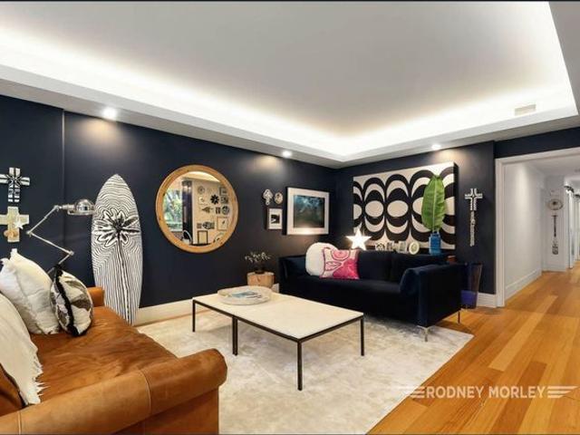 Magnificent Renovated Ground Floor Apartment with a Garden!
