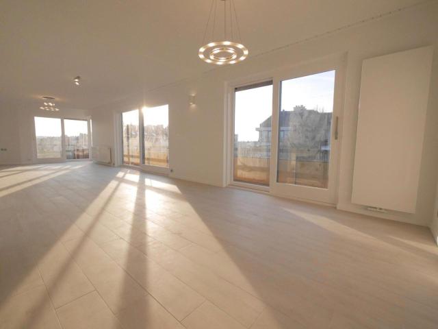 Magnificent renovated penthouse with a south facing terrace