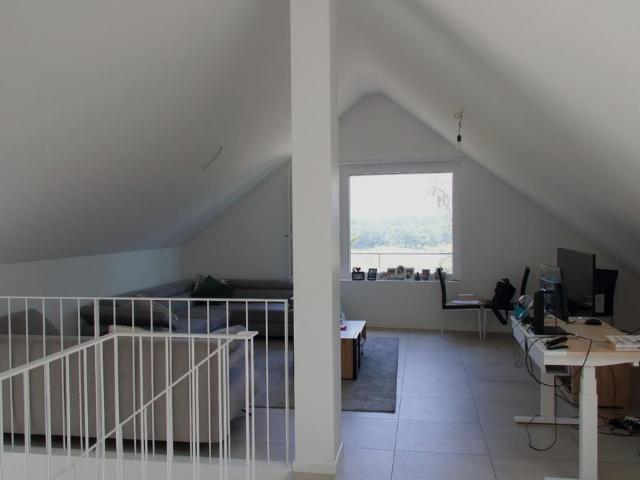 Magnificent recent 4.5 room apartment in the attic in Eysins