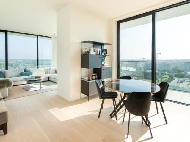Magnifiek en kwalitatief gemeubeld appartement met adembene