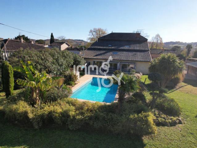 MAGNIFIQUE MAISON 308 m2 AVEC PISCINE ET JARDIN AMÉNAGÉ