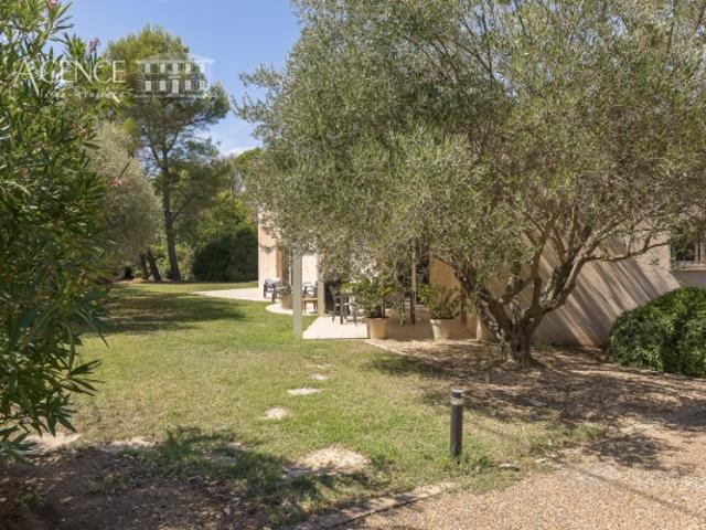 Magnifique maison à Aix en Provence, de 207 m2 environ, sans au