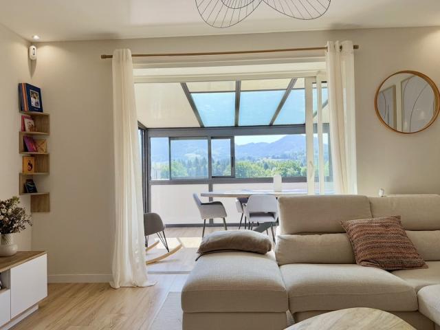 MAGNIFIQUE MAISON A PEILLONEX AVEC UNE TRES BELLE VUE SUR LES MONTAGNES
