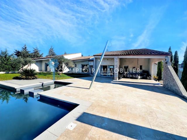 MAGNIFIQUE MAISON AVEC PISCINE ET GRAND GARAGE