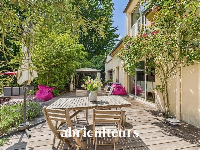 Magnifique maison contemporaine avec jardin paysager et pisc. 370m² L'Etang la Ville