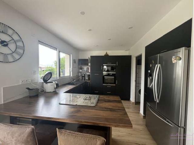 Magnifique maison contemporaine de plain pied, meublée, basse consommation Vihiers