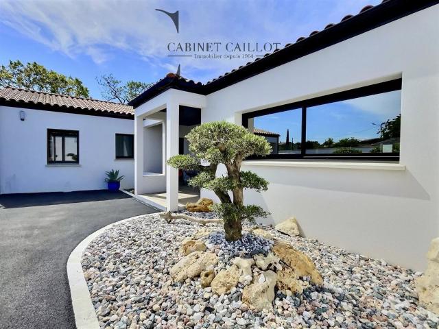 Magnifique Maison Contemporaine 10 km à l'ouest de Saintes. 230m² Soulignonne