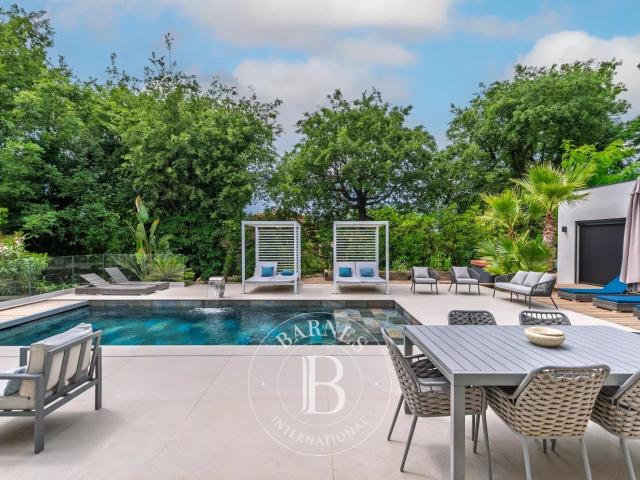 5mn de Valbonne Magnifique maison contemporaine – 5 chambr. 272m² Valbonne