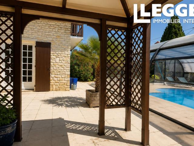 Magnifique maison de 5 chambres à Civray avec Piscine et parc arboré