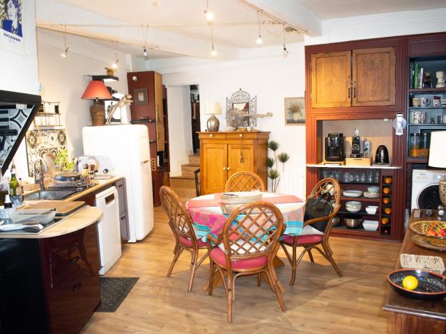 MAGNIFIQUE MAISON DE VILLAGE AVEC EXTERIEUR FONTES