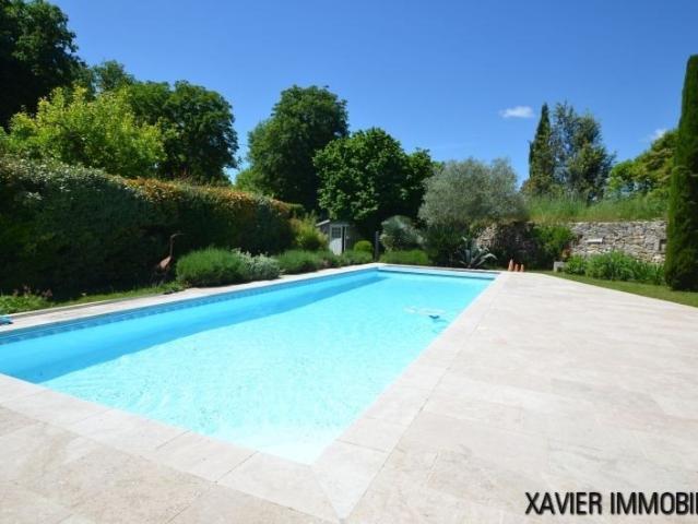 Magnifique maison de village avec piscine chauffée, grange e. 135m² Montaigu de Quercy