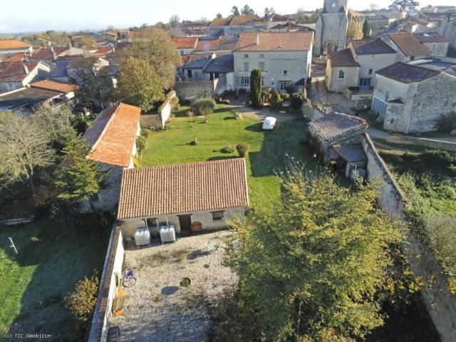 Magnifique Maison de Village 8 Minutes d'Aigre