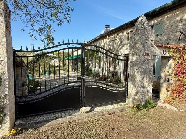 Magnifique Maison de Campagne avec Gîte entre Verteuil et Au. 385m² Nanteuil en Vallée