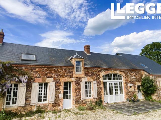 Magnifique maison de campagne en pierre, comprenant 7 chambres, 5 salles de bains, piscine dans 1.4Ha
