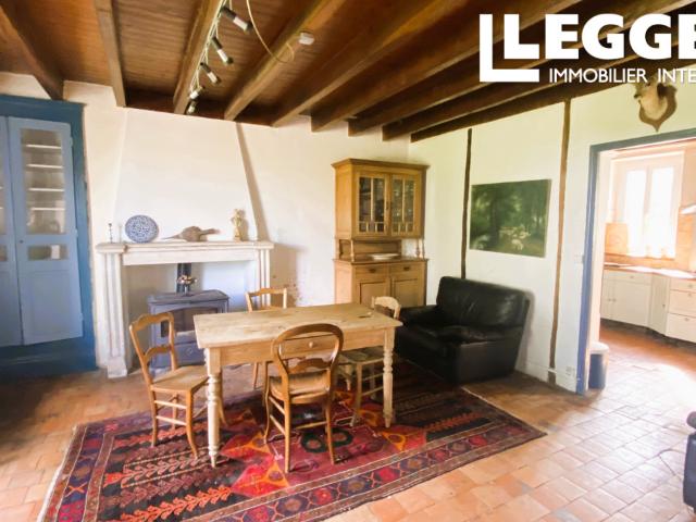 Magnifique maison de campagne en pierre de 4 chambres,granges attenantes et maisonnette indépendante à rénover