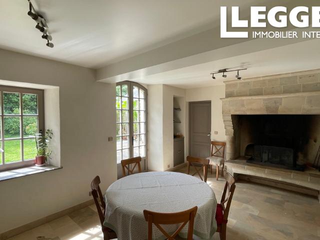 Magnifique maison de caractère au coeur de St Sauveur le Vicomte de 450 m2, 4500 m2 de parc arboré, garage
