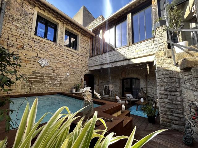 Magnifique maison de caractère avec remise, patio et piscine c