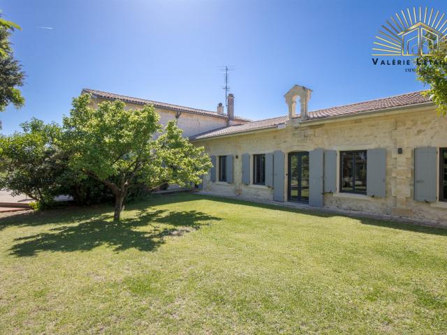 Magnifique maison de caractère de 368m2 avec une dépendance. 368m² Carbon Blanc