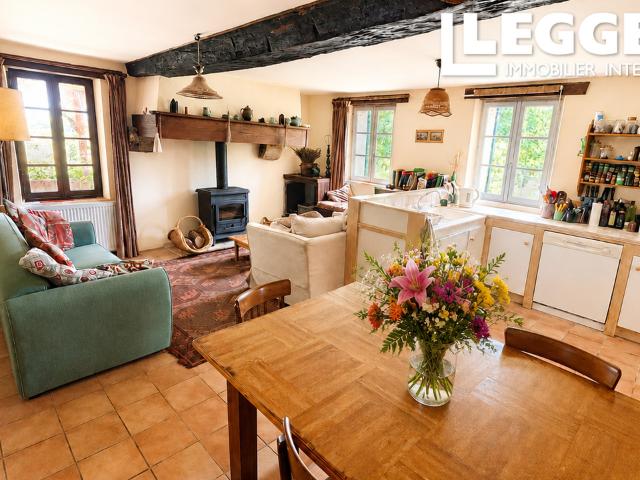 Magnifique maison de ferme en pierre de 4 chambres avec terrasse, piscine chauffée et vue sur la campagne