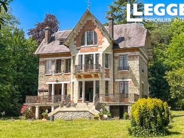 Magnifique maison de maître 11 pièces avec dépendances et piscine intérieure chauffée à vendre à 95620 Parmain