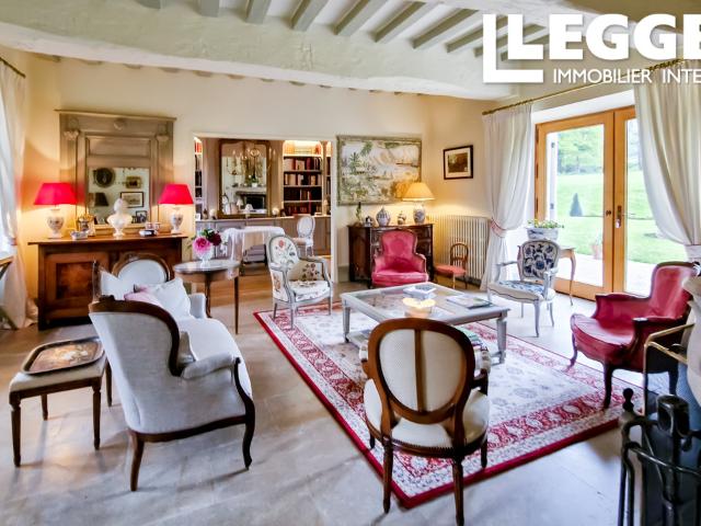Magnifique maison de maitre située dans un village paisible, offrant une vue magnifique et dégagée