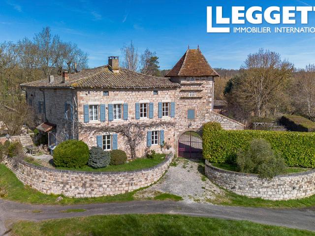 Magnifique maison en pierre avec 6 chambres, pigeonnier, piscine et appartement indépendant près de Gaillac