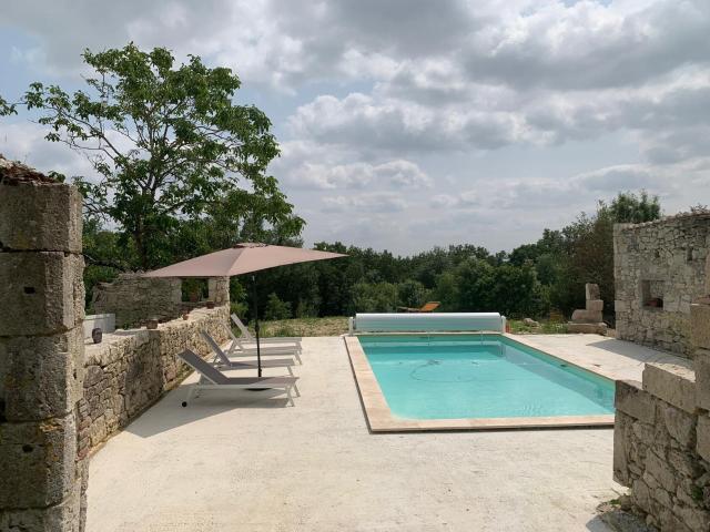 Magnifique maison en pierre de 227 m2 entièrement restaurée. 227m² Saint Maurin