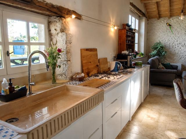 Magnifique maison en pierre rénovée avec vue dominante, pisc. 200m² Montaigu de Quercy