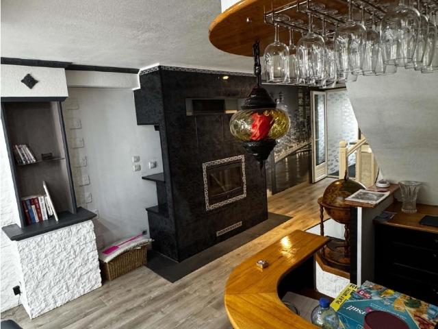 MAGNIFIQUE MAISON ENTIÈREMENT RÉNOVÉE AVEC PISCINE INTÉRIEUR. 222m² Jussey