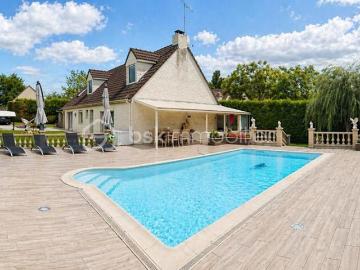 Magnifique maison familiale avec piscine – Calme absolu à 20 km de Paris 240 m² habitables