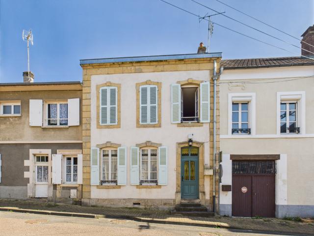 Magnifique maison familiale de 173 m2 avec terrain clos arboré et garage