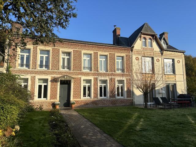 Magnifique Maison Familiale de 300 m2 avec terrain de 3000 m2 À 30 minutes d’Arras et 45 minutes d’Amiens