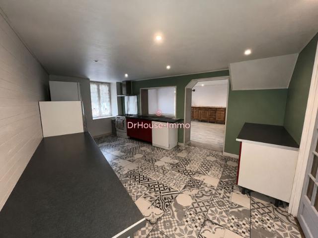 Magnifique Maison Familiale de 7 pièces avec Jardin Arboré et Garage à Saint Denis de Méré