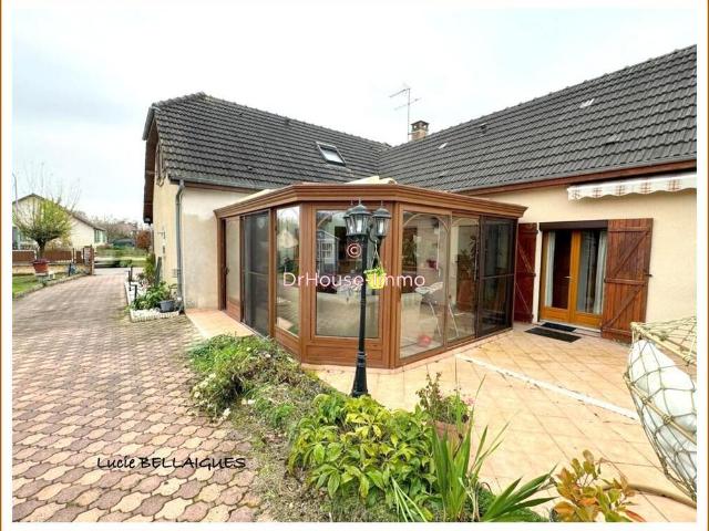 Magnifique maison familiale de 8 pièces de 179 m2 avec piscine chauffée et jardin paysager à Rosières près Troyes