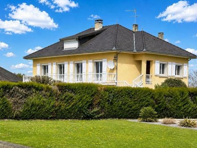 MAISON FAMILIALE AVEC VUE PYRENEES VALLEE D'ASPE