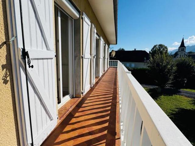 Maison familiale avec vue pyrenees vallee d'aspe