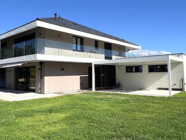 Magnifique maison jumelle neuve de 4.5 pièces avec grand jardin privatif
