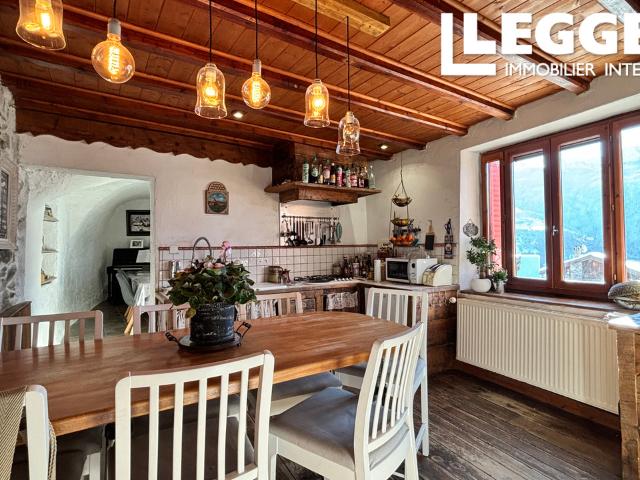 Maison rénovée avec 5 chambres dans un village ensoleillé, 10 minutes d'Aime. Vues magnifiques sur Paradiski