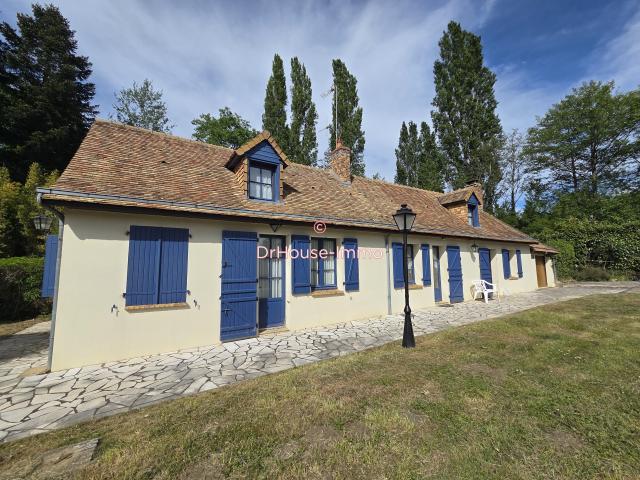 Magnifique Maison Spacieuse avec Jardin et Piscine à Terrehault, 5 Pièces, 4 Chambres, Terrasse et Garage